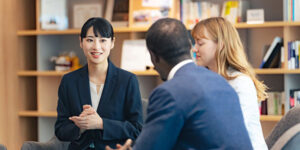 建設業許可を取るなら「法人」と「個人事業」どっちが得？メリット・デメリットを徹底比較！